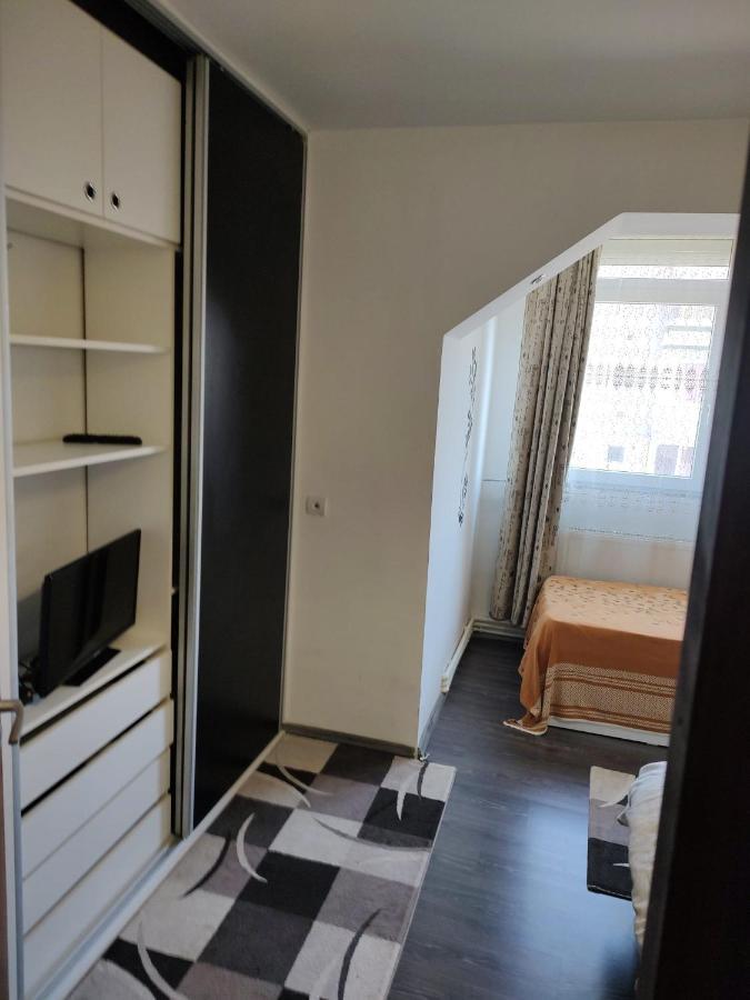 White Black Rooms Хунедоара Екстер'єр фото