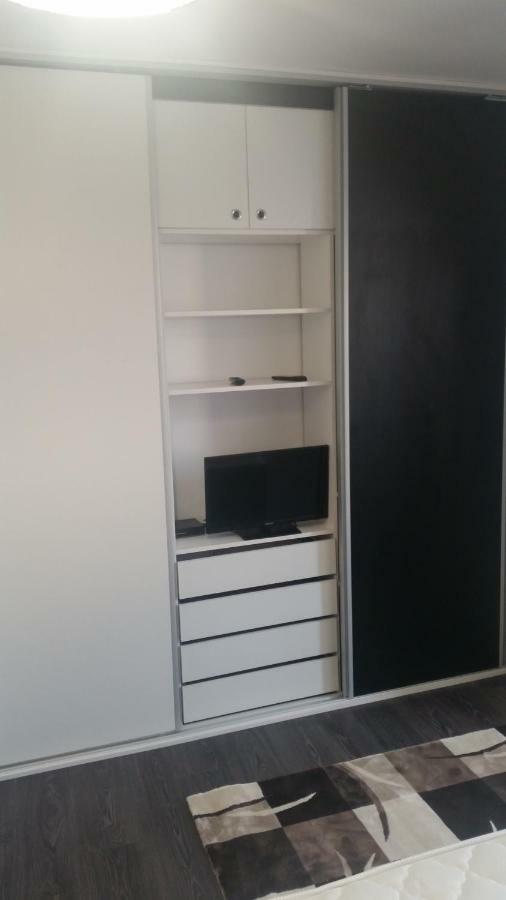 White Black Rooms Хунедоара Екстер'єр фото