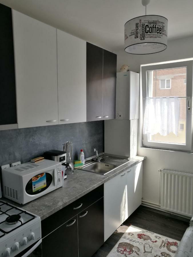 White Black Rooms Хунедоара Екстер'єр фото